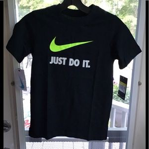 Nike NWT boys tee shirt size S